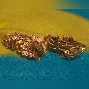 Vintage 1928 Gold Tone Three Leaves Screw Back Clip On Leaf Earrings